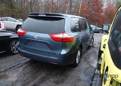 2015 Toyota Sienna Xle 8 Passenger from USA, damaged, VIN 5TDYK3DC2FS628909